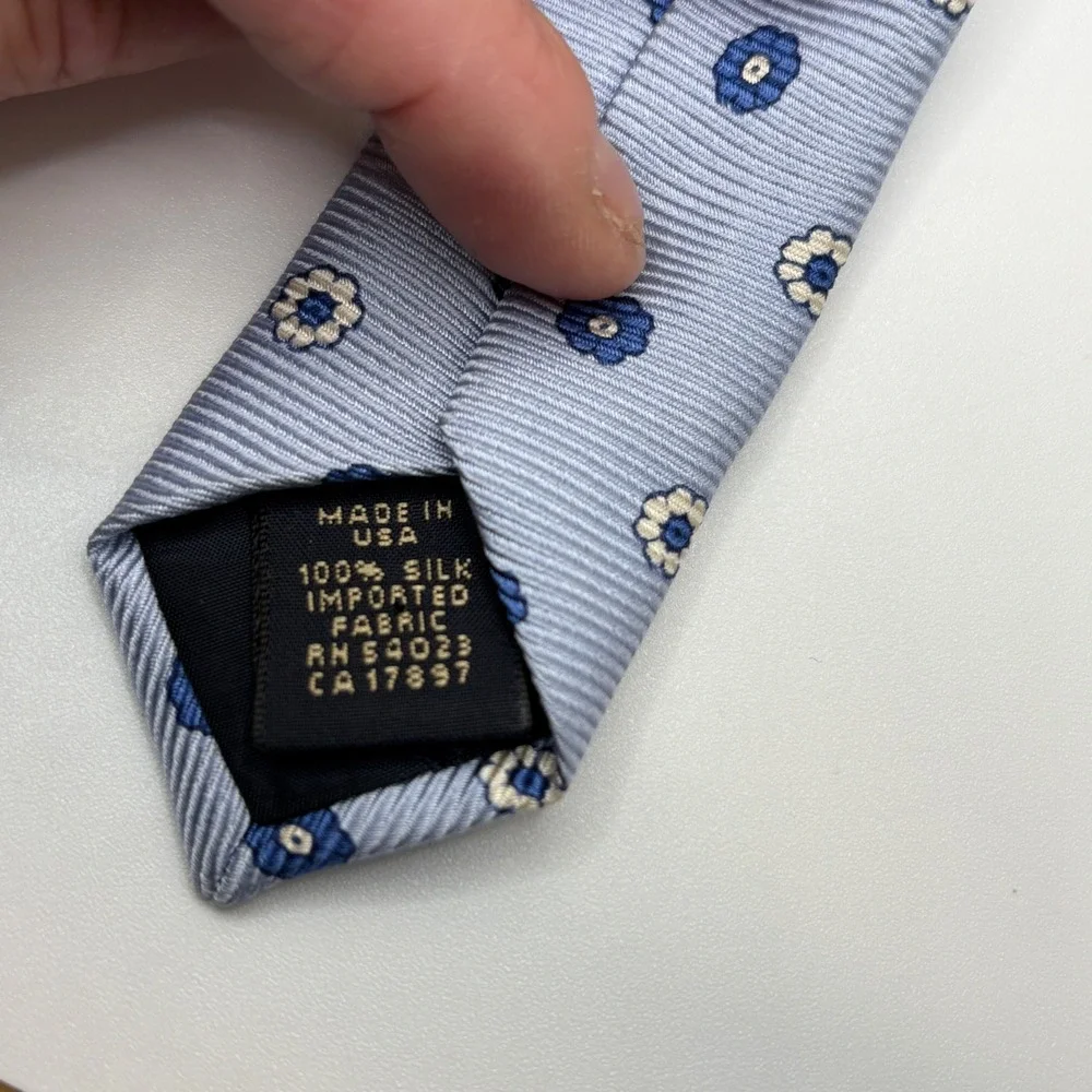 Banana Republic Mens Light Blue Floral Silk Tie Made‎ in USA